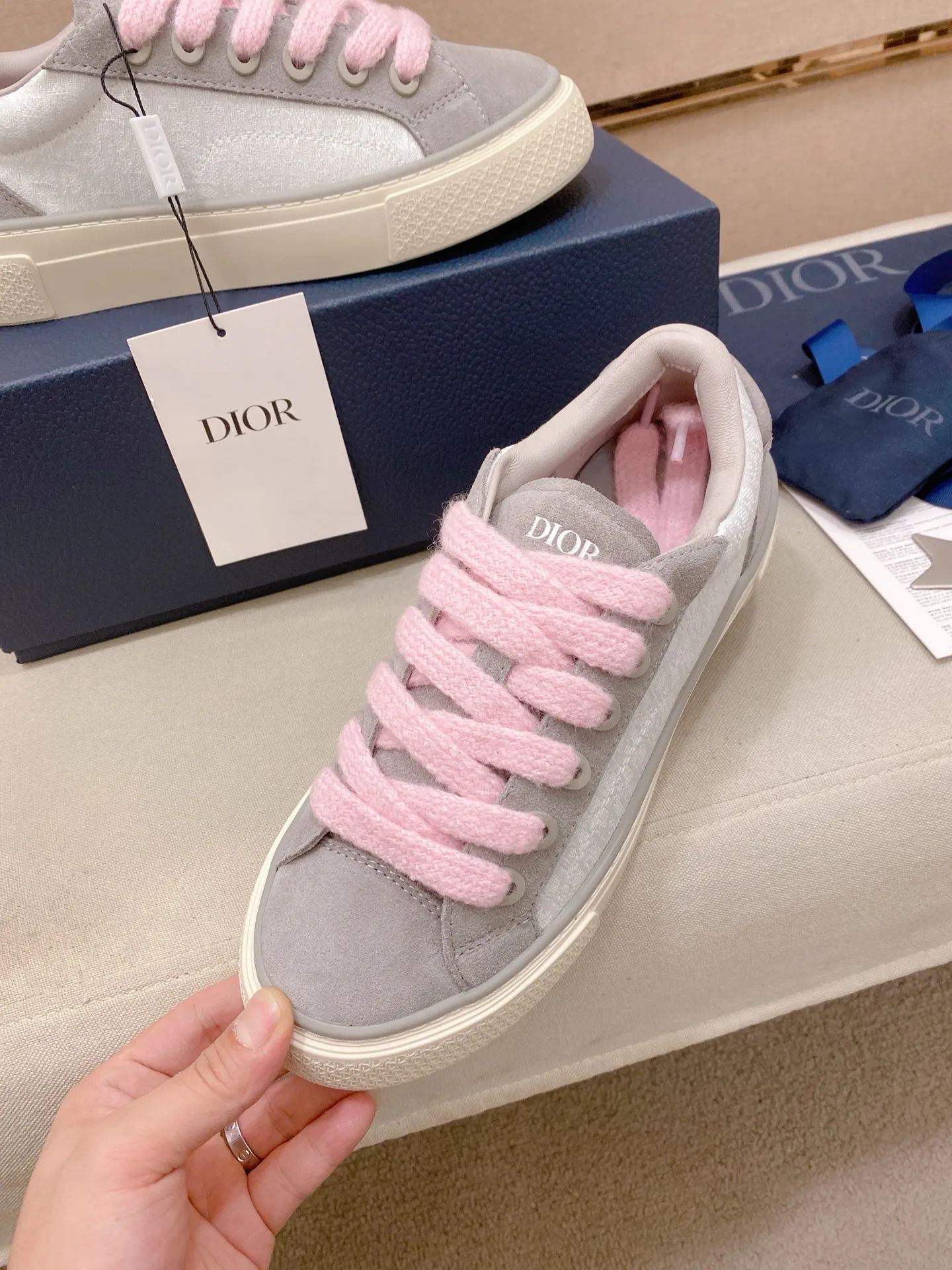 Factory price: 300 Men's shoes 💰[Dior·Dior] Top 🔍Couple style 💏🔍New casual sports style couple shoes, new four-season design, perfect workmanship, lace-up lazy style to create cabinet quality, upper: imported first-layer cowhide, sheepskin lining is soft and comfortable, ultra-light TPU wear-resistant outsole, simple, versatile fashion men's shoes, excellent color code number 35--44